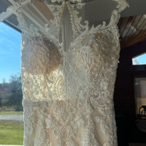 Wedding gown - Picture 3 of 11